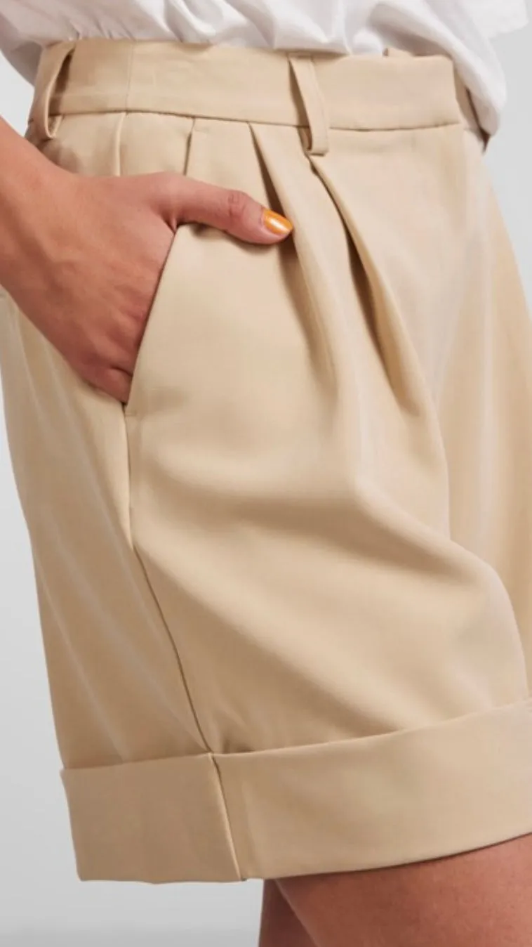 PC KYZA HW TAILORED SHORTS - IRISH CREAM